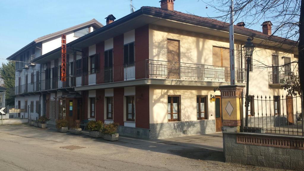 Ristorante Buasca Hotell Cuorgnè Exteriör bild