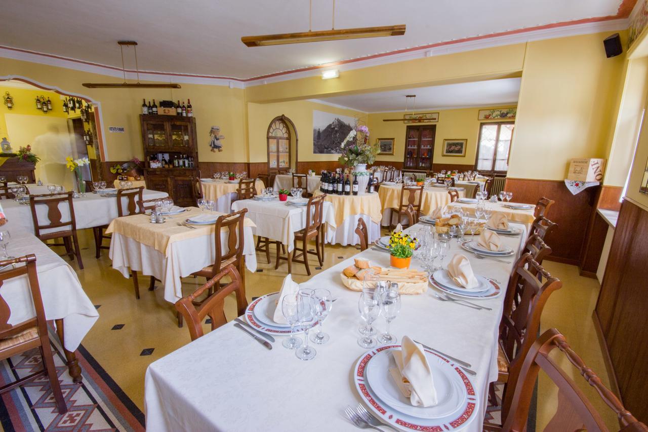 Ristorante Buasca Hotell Cuorgnè Exteriör bild