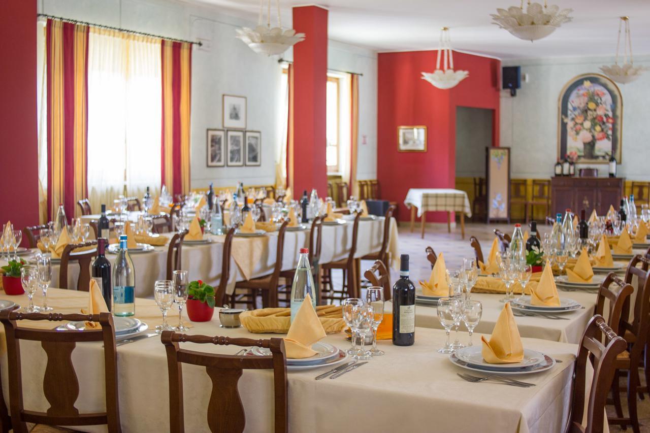 Ristorante Buasca Hotell Cuorgnè Exteriör bild