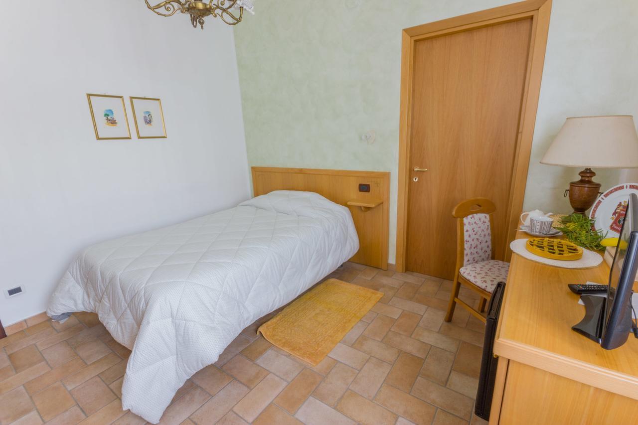 Ristorante Buasca Hotell Cuorgnè Exteriör bild