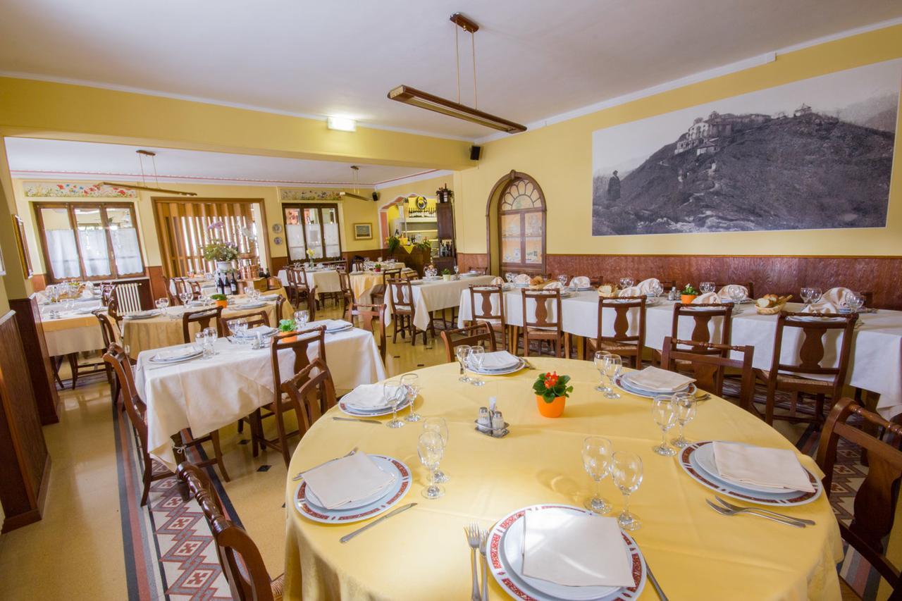 Ristorante Buasca Hotell Cuorgnè Exteriör bild